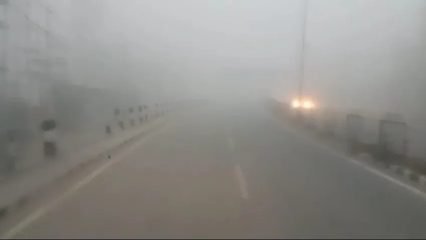 Heavy fog blankets Delhi-NCR; air quality remains in 'severe' category