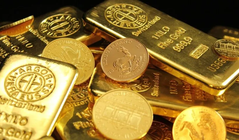 Gold rises to record high over strong safe haven demand